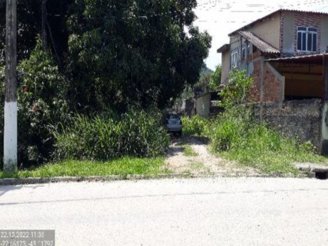 Casa em leilão no bairro Suruí em Magé - RJ