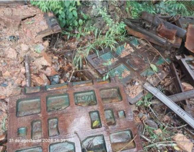 LOTE DE SUCATA DE AÇO MANGANÊS, ORIGINADO DE MANDÍBULAS DE BRITADOR (APROX 2 TON)