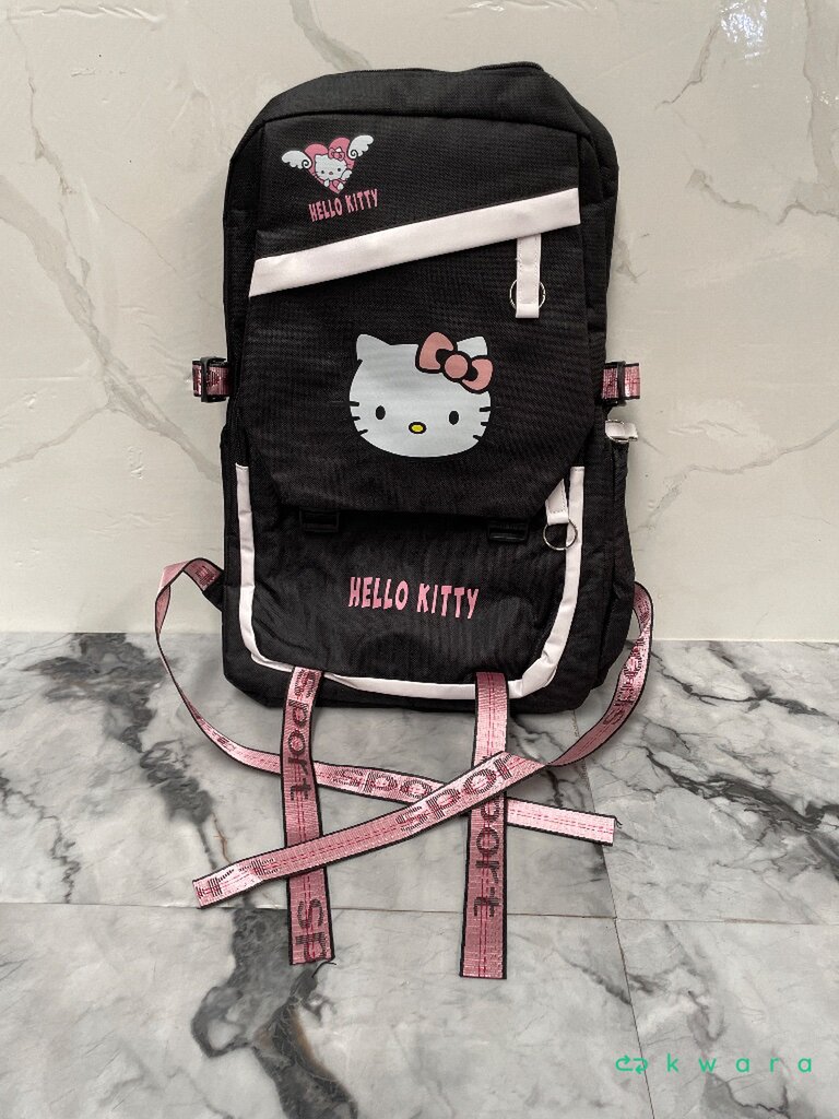 Aprox. 200 itens: Bolsas, mochilas, lancheiras, chapéus e cintos