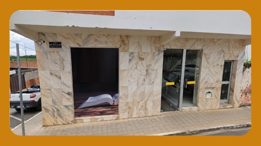 PARTE TERREA DO IMÓVEL NA RUA SENADOR BUENO DE PAIVA, Nº 730, CENTRO, CALDAS/MG. CONJUNTO CONTENDO 3 SALAS, COZINHA E BANHEIRO, COM ÁREA DE APROXIMADAMENTE 130M². __