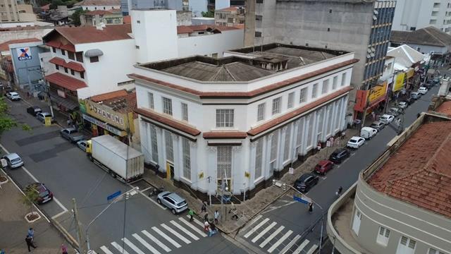Leilão de imóveis com locação simultânea