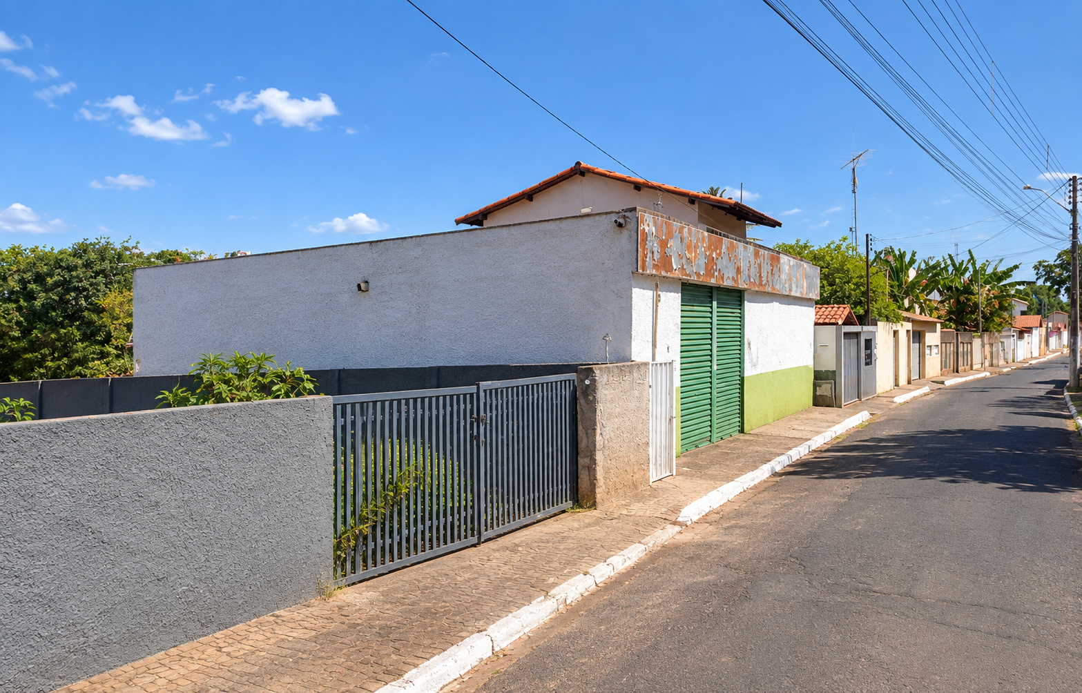 Galpão industrial edificado sobre terreno de 200,57m² em luziânia/go