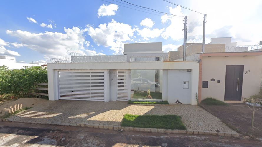 Casa em interlagos - araguari/mg