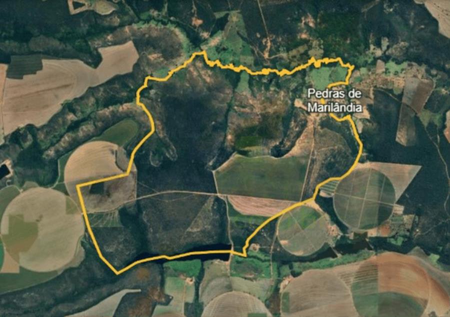 Unaí/mg - fazenda com 965,82,86 hectares na "fazenda pedras" |