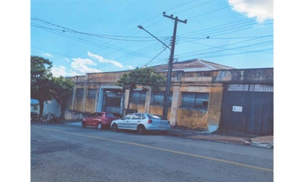 3005 - Uma area de terras urbanas, com 2.050,00 (dois mil e cinquenta) metros quadrados, construida pelo lote numero 117 (cento