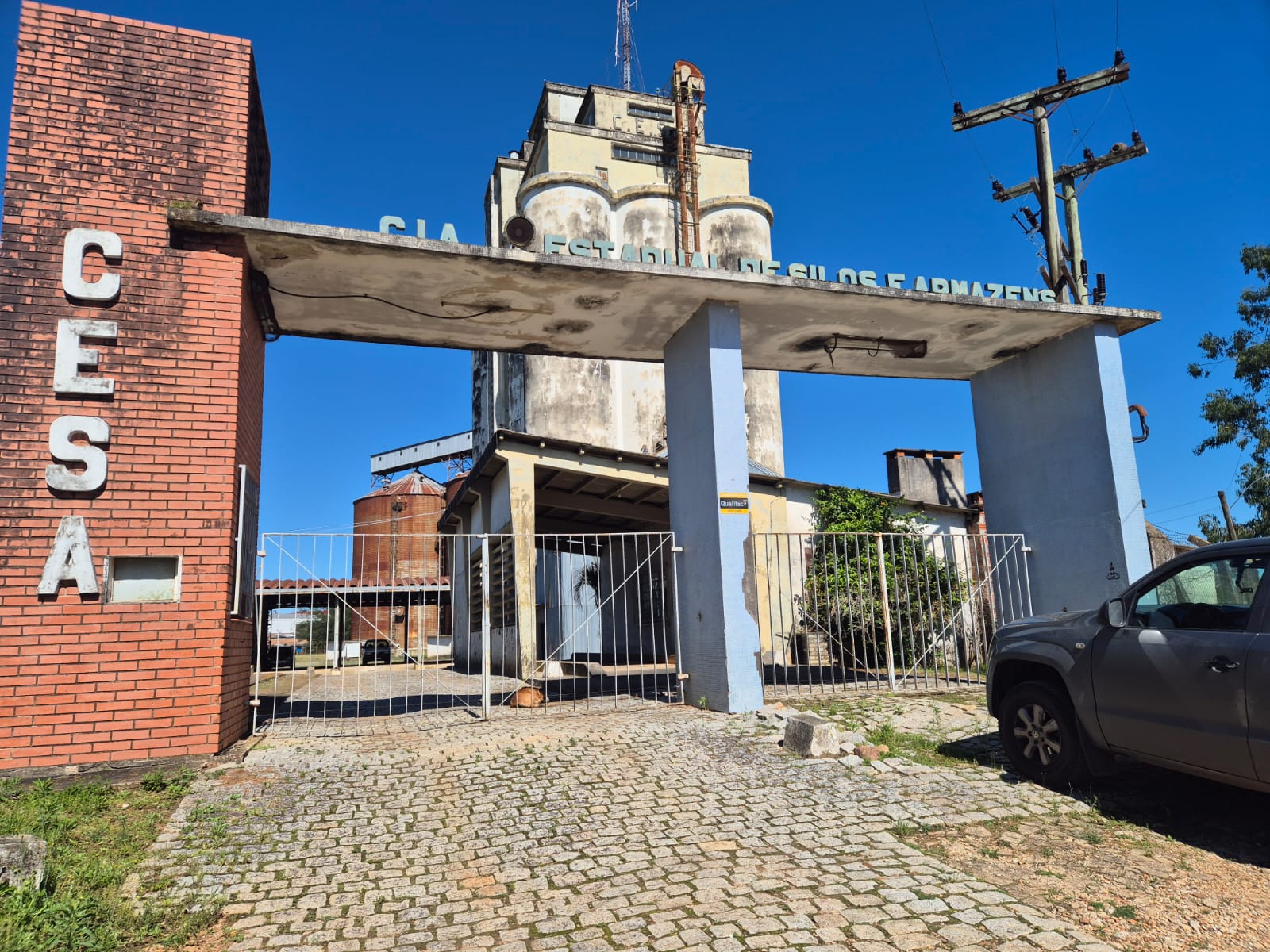 Imóvel rural denominado unidade são gabriel i, localizado no município de são gabriel/rs, com área total de 19.365,52 m², composto pelo conjunto das matrículas nº 879, 880, 881, 882, 883, 1.168, 1.375, 1.752, 1.829, 3.188, 3.189, 3.568, 3.992 e 10.851, todas do cri de são gabriel, rs. a descrição completa do imóvel, incluindo suas benfeitorias e demais características, consta do laudo de avaliação (disponível na aba "documentos)