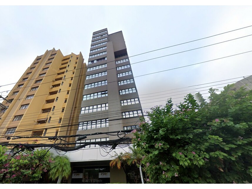 Conj. comercial à venda em leilão