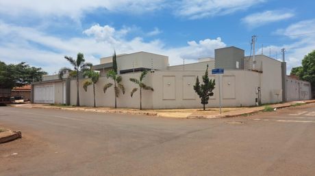 Acreúna/GO - Casa com 276,31 m² em terreno com 437,50m²