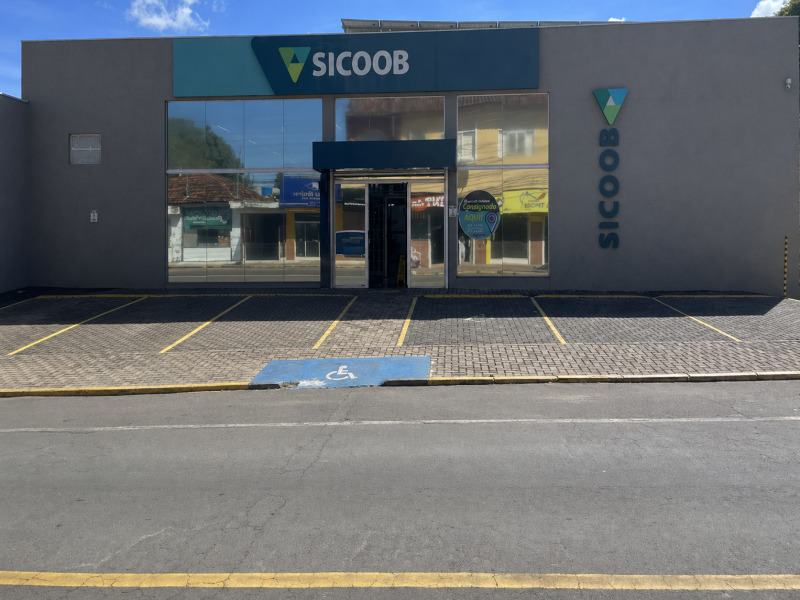 PRÉDIO com toda infraestrutura COMERCIAL e estacionamento na cidade de Itaú de Minas/MG - Lote 001 (ID 1558)