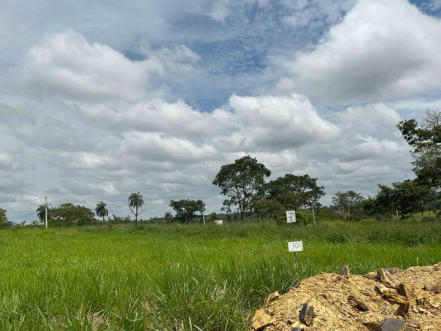 Chácara 10, Quadra 08, localizada na Rua G, no Chacreamento Espelho D’Água, em Abaeté/MG, com área total de 1.000,00 m², matrícula. nº 29.189 do CRI de Abaeté/MG