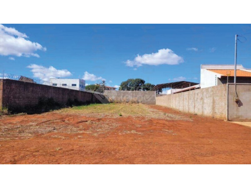Terreno à venda em leilão