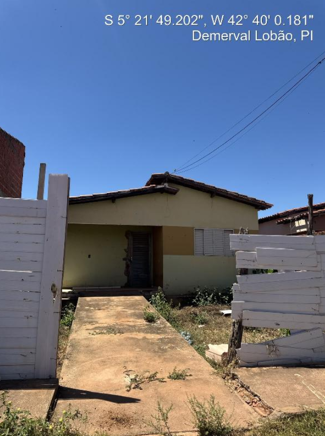 Casa - 79,03m² de área privativa, 240m² de área do terreno, com vaga de garagem - demerval lobao/pi