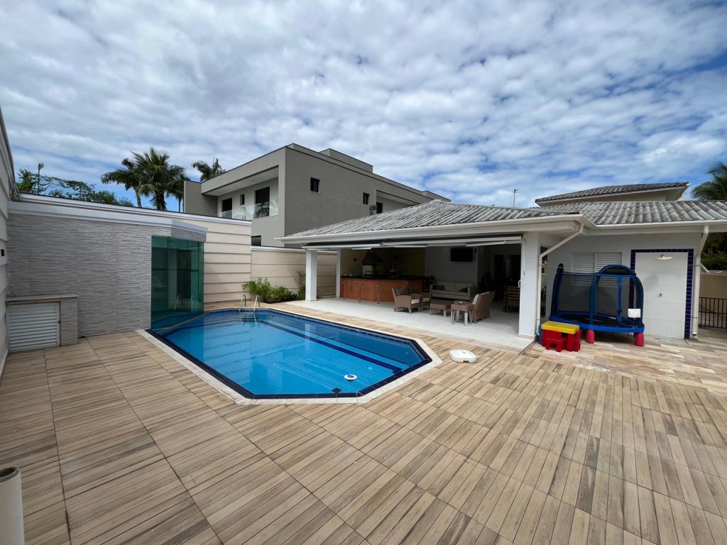 Sobrado alto padrão, 4 quartos, piscina, churrasqueira, cozinha americana, sauna, 6 vagas, frente praça, excelente acabamento 518m², Loteamento Jardim Acapulco, Guarujá/SP