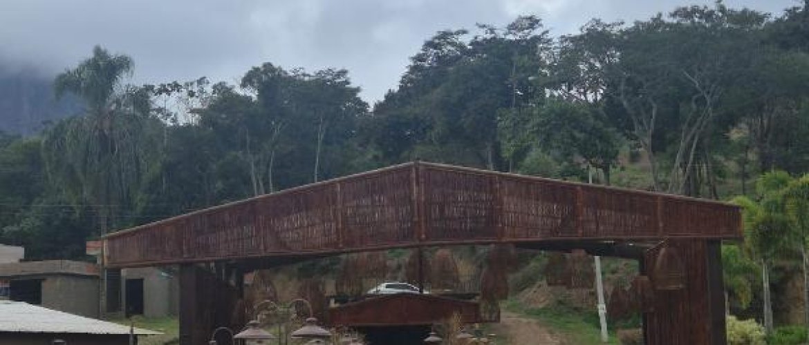TERRENO DE LEILÃO DA CAIXA, NO BAIRRO FAZENDA ALPINA, NA CIDADE TERESÓPOLIS, NO ESTADO RJ