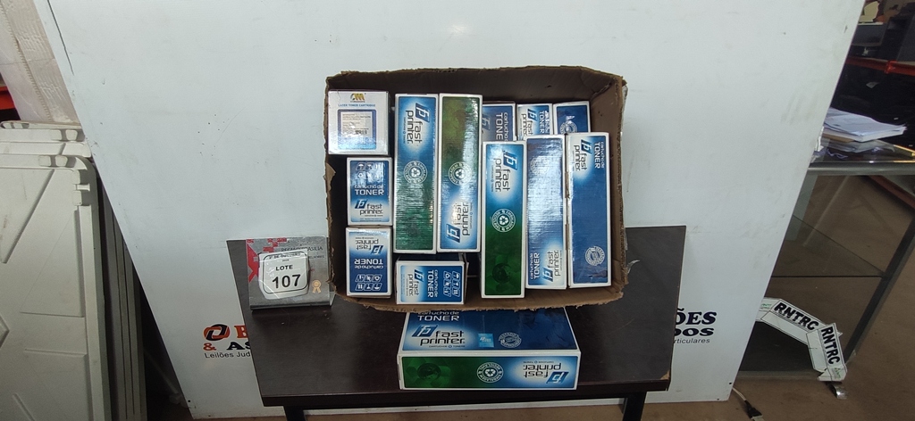 01 LOTE COM VÁRIOS TONNERS DE IMPRESSORAS DE MODELOS DIVERSOS. (NO ESTADO) ATENÇÃO! FAZER A VISITAÇÃO ANTES DE ARREMATAR, NÃO SABEMOS SE FUNCIONA, LEILÃO NÃO TEM GARANTIA E NEM DEVOLUÇÃO, SUJEITO A POSSÍVEIS AVARIAS VISÍVEIS/OCULTAS E/OU AUSÊNCIA DE COMPONENTES.