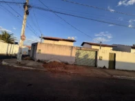 Casa - 42,23m² - Terreno - 200m² - Araguari/MG