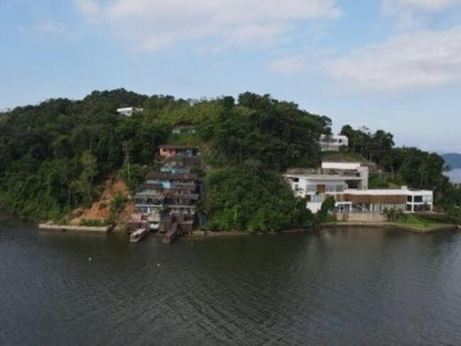 Projeção geométrica nº 64-b, em condomínio de alto padrão na ilha do jorge, angra dos reis/rj