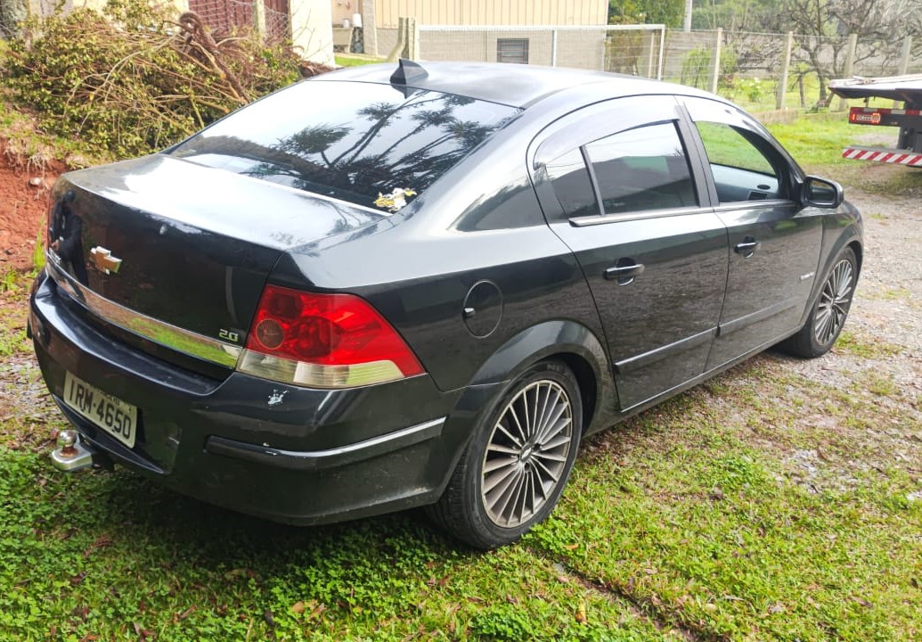 LEILÃO JUDICIAL DE VEÍCULO: GM/ VECTRA SEDAN ELEGANCE - PLACA: IRM4650