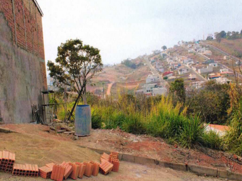 APARTAMENTO em Chapecó/SC - LOTES RESIDENCIAIS em Grajaú Maranhão - FAZENDA RURAL e LOTES RESIDENCIAIS em Minas Gerais - Lote 004 (ID 1709)