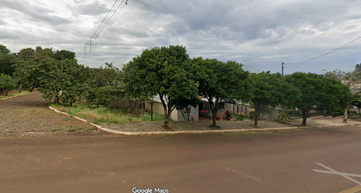 Imóvel urbano de esquina, com área de 228,0m², com uma casa de madeira e anexo em alvenaria, com área aproximada de 40m², localizado em salvador das missões - rs