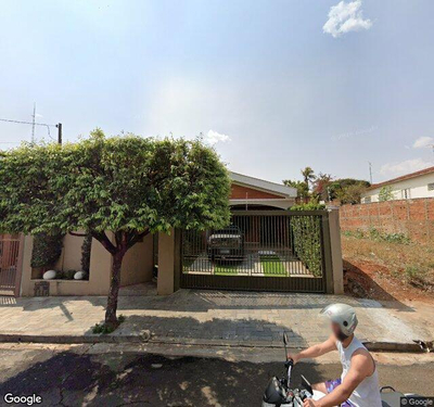 (50%) sobrado, a.t. 517m², a.c. 277m², 3 dorms (1 suíte), centro