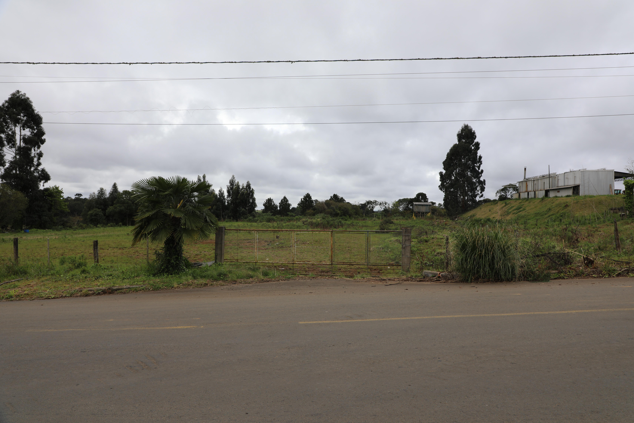 IMÓVEL LOCALIZADO NA RUA ROMUALDO SCUR, ÁREA INDUSTRIAL RENATO FARIAS, MUNICÍPIO DE CURITIBANOS-SC COM A ÁREA DE 10.043,92M²