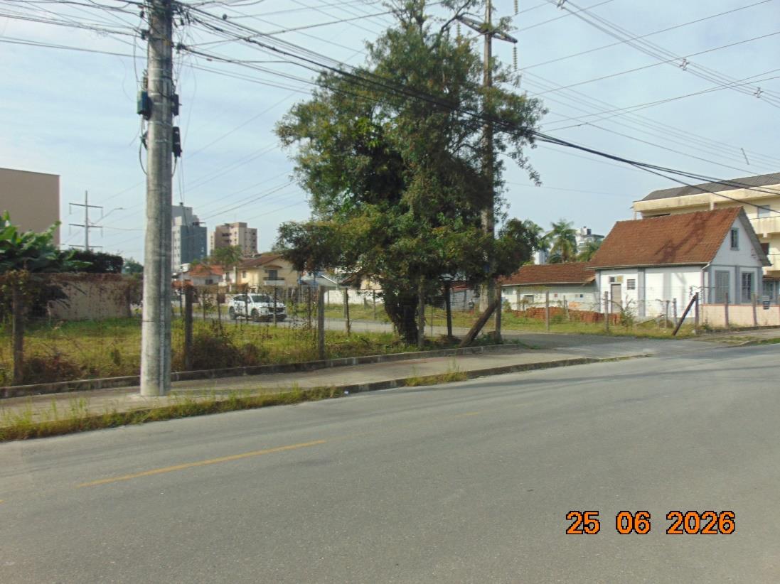 Lote 03: terreno em joinville com àrea de 1.400m²