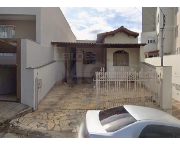 Bom despacho/mg - [dos direito reais titulados pelos executados na condição de nu-proprietários, correspondente a fração de 2/7 sobre] casa área 375m². residencial em leilão | mgl leilões