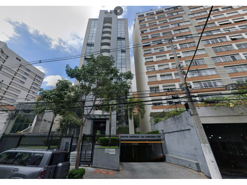 Conjunto comercial à venda em leilão