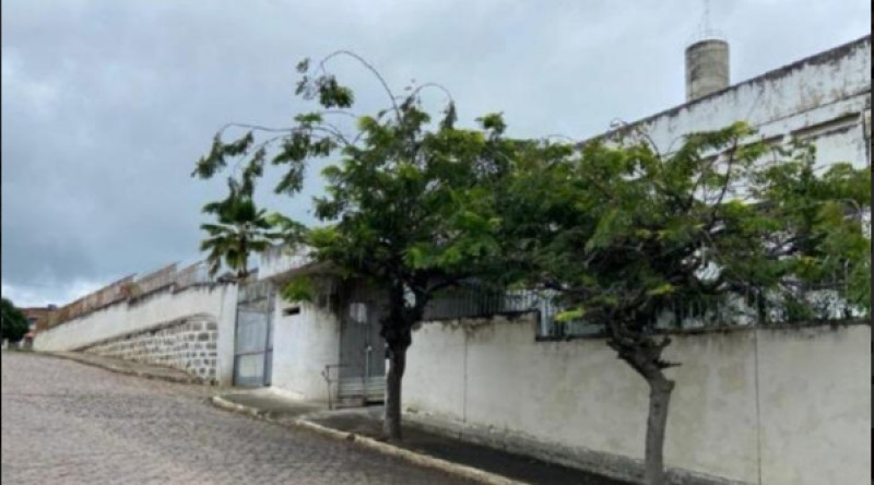 PRÉDIO COMERCIAL, ÁREA TOTAL DO TERRENO DE 1.608,36 M², LOCALIZADO NA AV. JOAQUIM NABUCO Nº 161, BAIRRO PITANGA, PESQUEIRA/PE. - Lote 3244 (ID 3464)