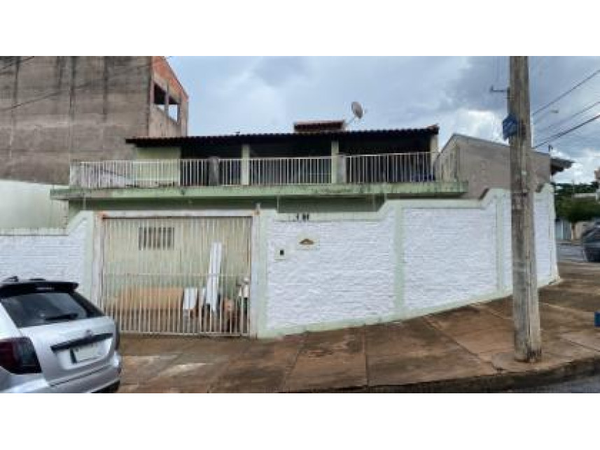 Imóvel comercial à venda em leilão