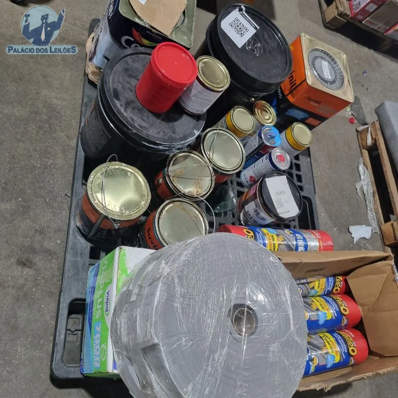 Aproximadamente 21 produtos de pintura, impermeabilização e manutenção, sendo eles: Fitas multiuso autoadesivas Dryko Vedatudo, 45 cm x 10 m; Adesivos Sika...