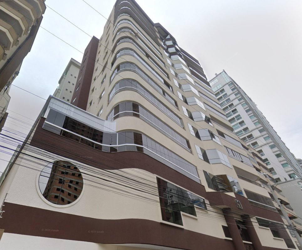 Apartamento nº 601, localizado no 8º pavimento do edifício residencial lorenzo, o qual contém área privativa de 161,6600m²