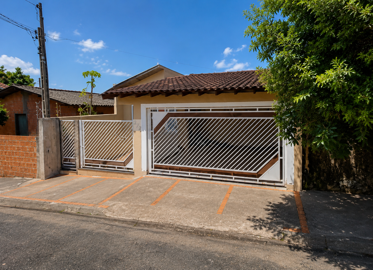 Assis/sp - casa situada na rua araraquara, nº 272, lote 06 da quadra 26, vila