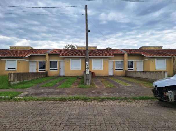 Casa nº 391-b, localizada na rua vitor mateus teixeira, vila três marias, na cidade de esteio/rs, com área construída de 43,48m², composta por dois dormitórios, copa/cozinha, banheiro e área de serviço. construída sob o imóvel de matrícula nº 20.801 do cri de esteio/rs; não averbada