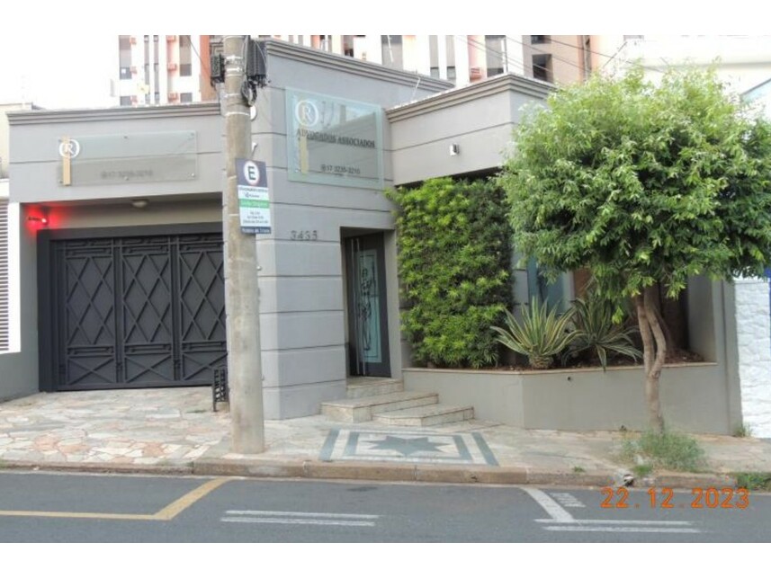 Prédio comercial à venda em leilão