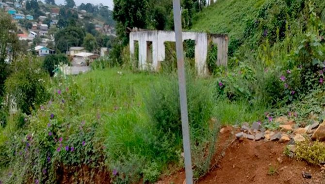 Parte Ideal (50%) sobre Terreno 900 m² (com construção inacabada) - Calmon - SC