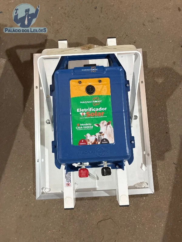 01 eletrificador solar para cerca rural Magnatronic CBA 150KM, com suporte metálico. 01 canil/gatil desmontável AçoMix Pet Mix, 03 lugares. (podendo estar em...