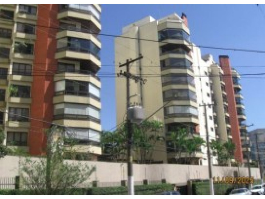 Apartamento duplex à venda em leilão