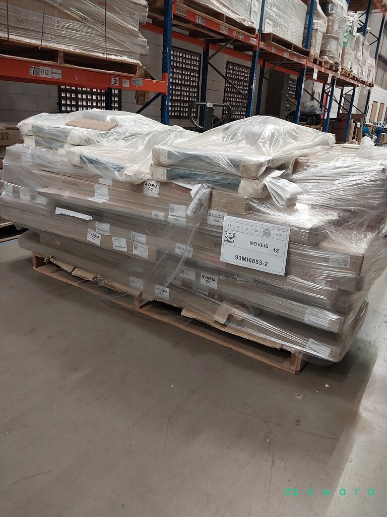 Aprox 12 Itens: Guarda-roupas casal, Cozinhas e Pias inox