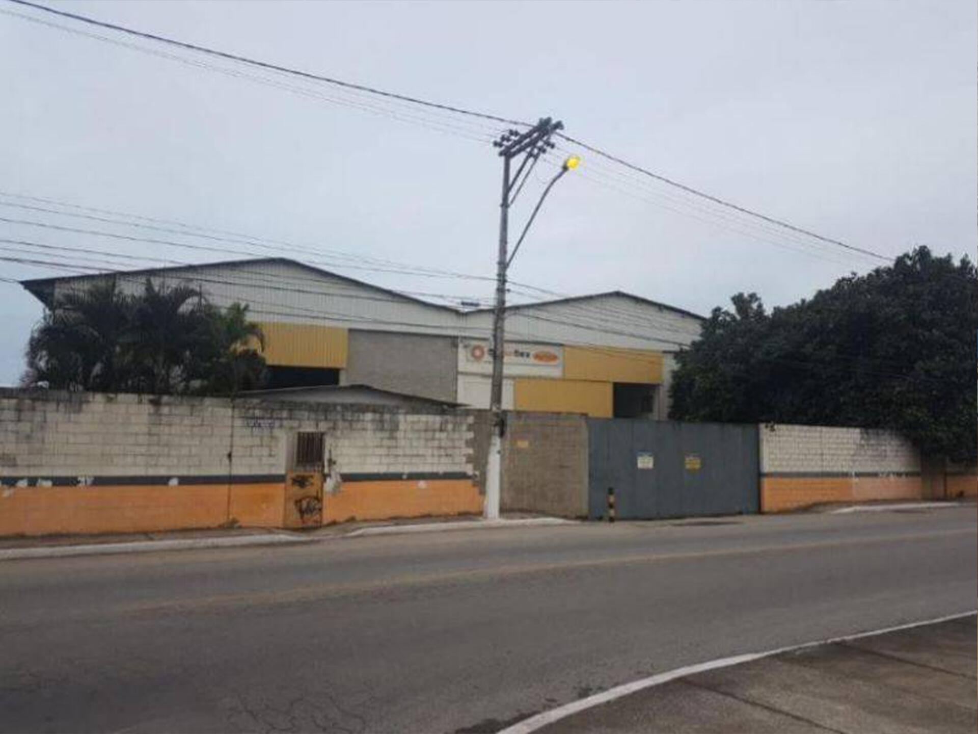 GALPãO NA AVENIDA DOS BANDEIRANTES, S/N, LAGOMAR, MACAé - RJ - ÁREA(S): 6400 M² DE áREA TOTAL, 6400 M² DE áREA TERRENO, 1528 M² DE áREA CONSTRUíDA