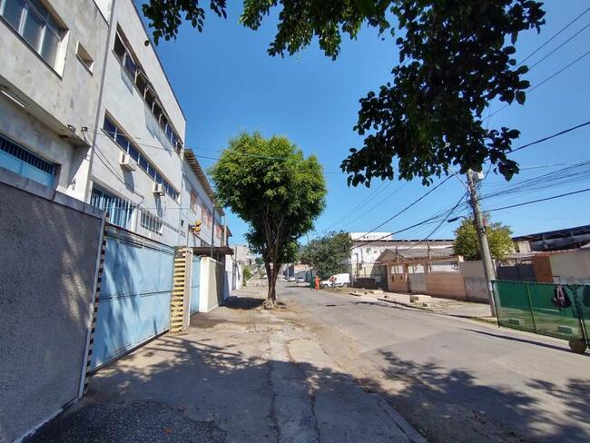Prédio de 3 pavimentos com 1.500m2 em vigário geral, rj