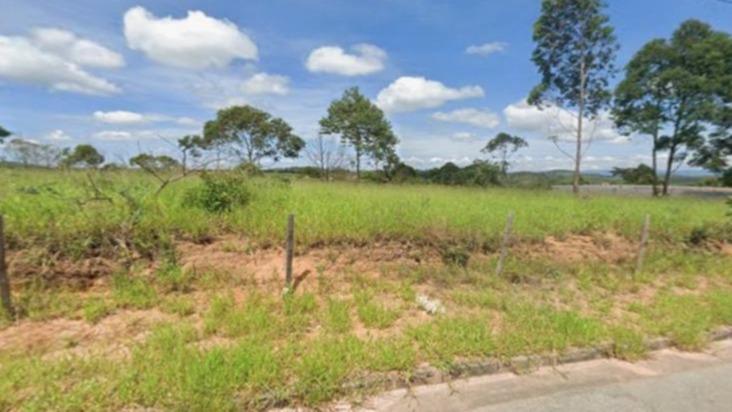 Lote de terreno n. 01, da quadra 17, com área de 2.500m², no loteamento chácara caiuás, rua floriano brum, dourados/ms.