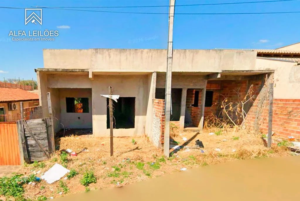 Antônio da Platina (PR) - Casa no Bairro Chácara Moralina com Terreno de 242m²