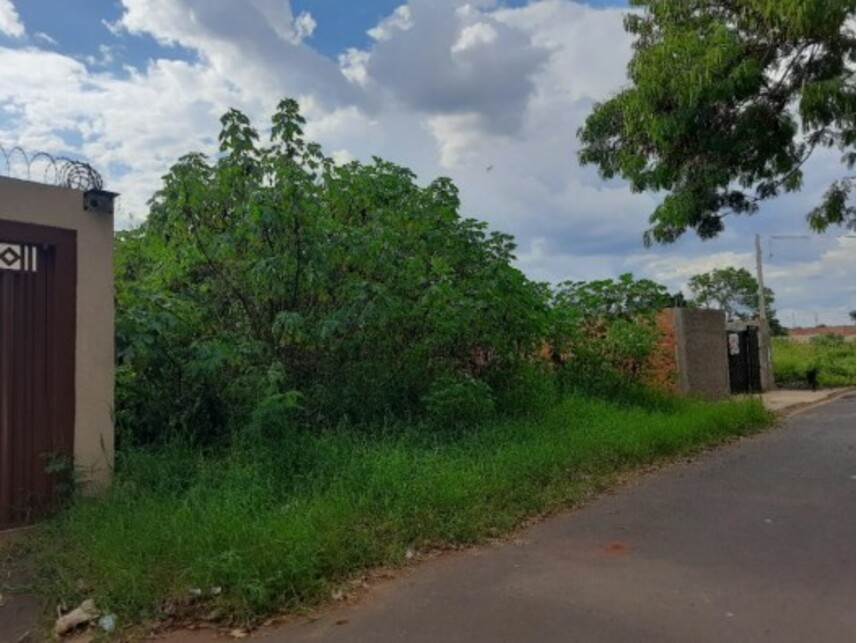 Terreno à venda em leilão