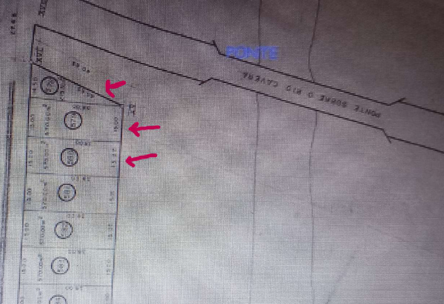 Terreno em alegrete/rs com a área de 570m², designado pelo número quinhentos e setenta e nove 579, da quadra número 42, da avenida ‘’d’’, da área ‘’s1’’, do loteamento denominado ‘’novo balneário caverá’’, no quarteirão formado pelas ruas ‘’e1’’, avenida ‘’d’’ e terras de reci paim franco antunes, com as seguintes medidas e confrontações: 15m de frente à oeste, com a avenida ‘’d’’; 15m de fundos à leste, com terras de reci paim franco antunes; 38m no lado direito ao norte, co