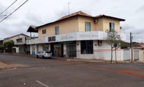 1.0 - parte ideal de 50% do imóvel comercial/residencial área total 305,74m² - matão/sp