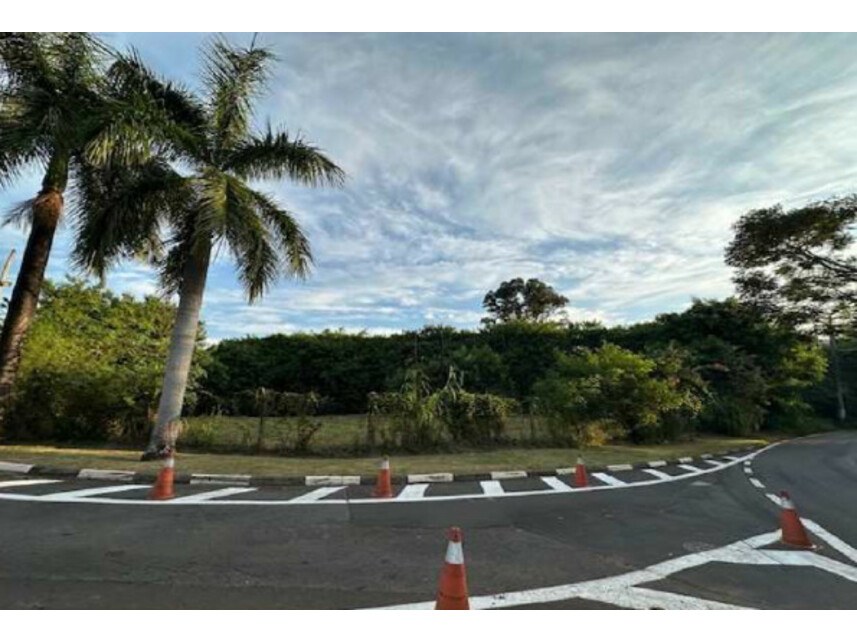 Terreno à venda em leilão